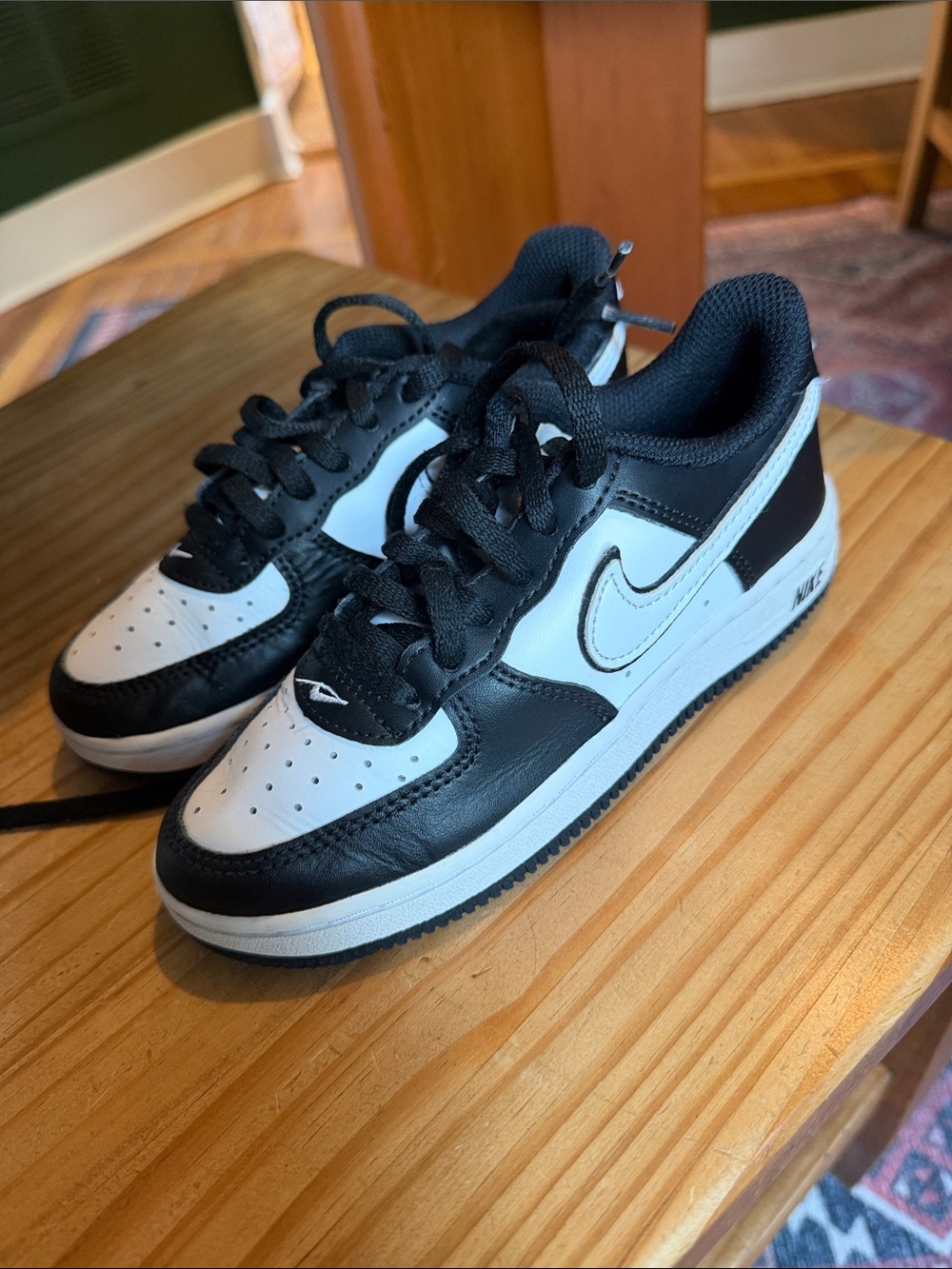 Nike Kids Black and White Low-Top Swoosh Sneakers Panda Air Force